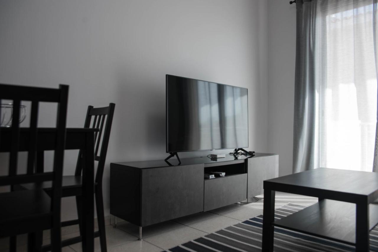 Renovated One Bedroom Apartment In Paphos With Pool Eksteriør billede