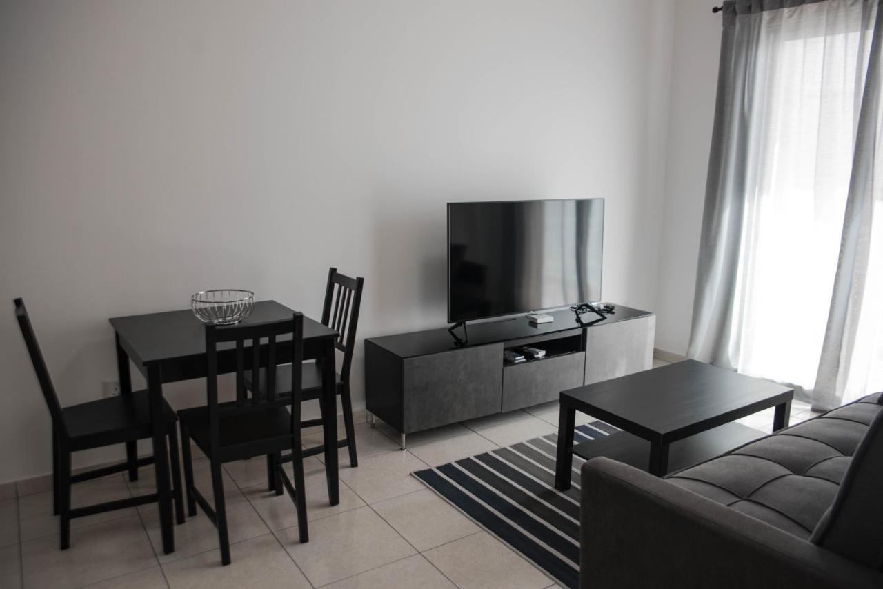Renovated One Bedroom Apartment In Paphos With Pool Eksteriør billede