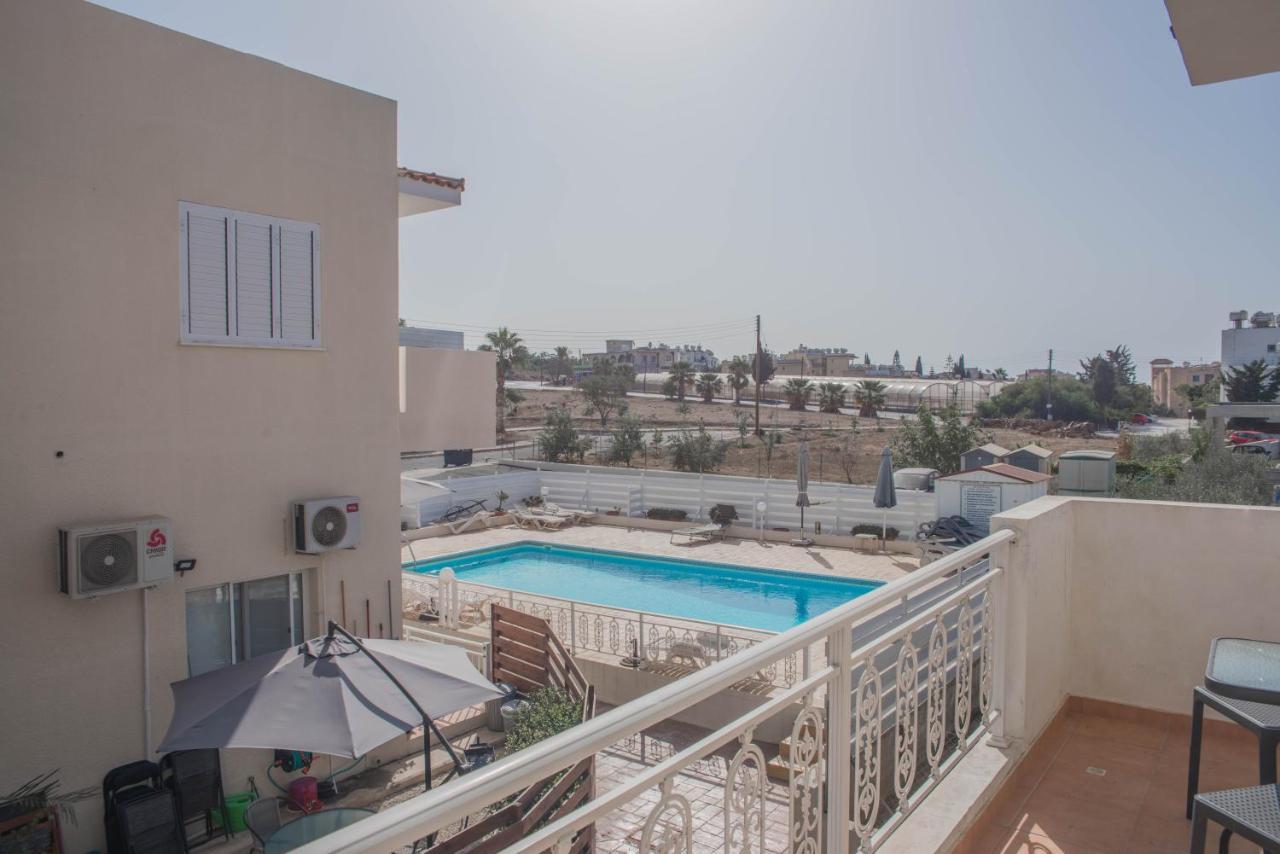 Renovated One Bedroom Apartment In Paphos With Pool Eksteriør billede
