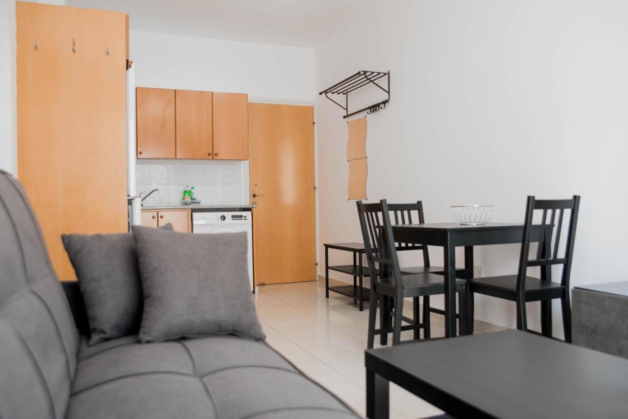 Renovated One Bedroom Apartment In Paphos With Pool Eksteriør billede