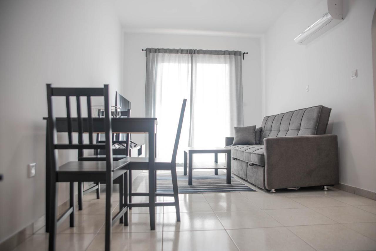 Renovated One Bedroom Apartment In Paphos With Pool Eksteriør billede