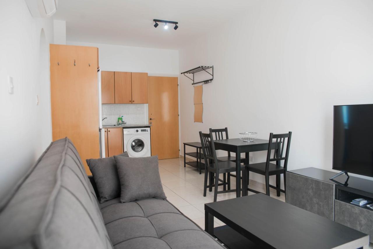 Renovated One Bedroom Apartment In Paphos With Pool Eksteriør billede