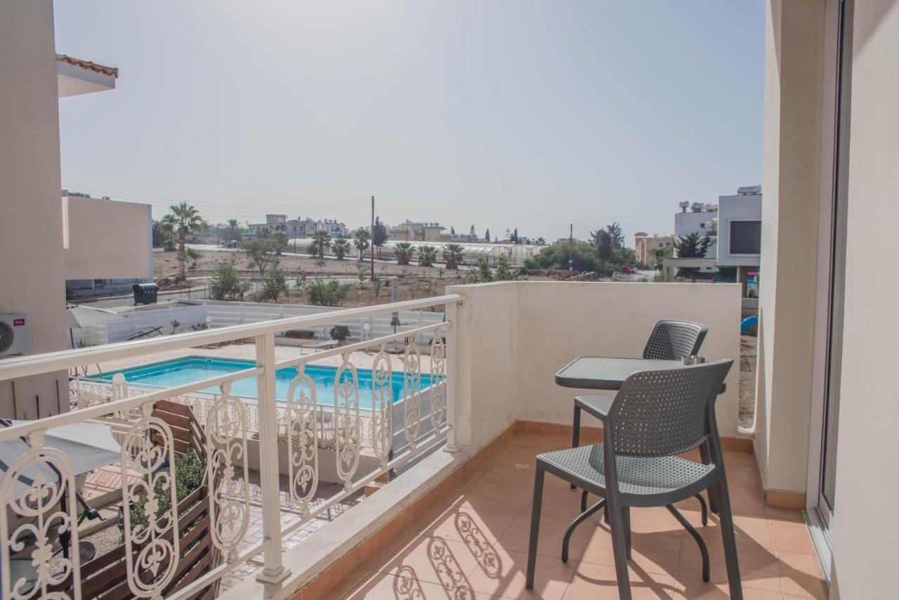 Renovated One Bedroom Apartment In Paphos With Pool Eksteriør billede